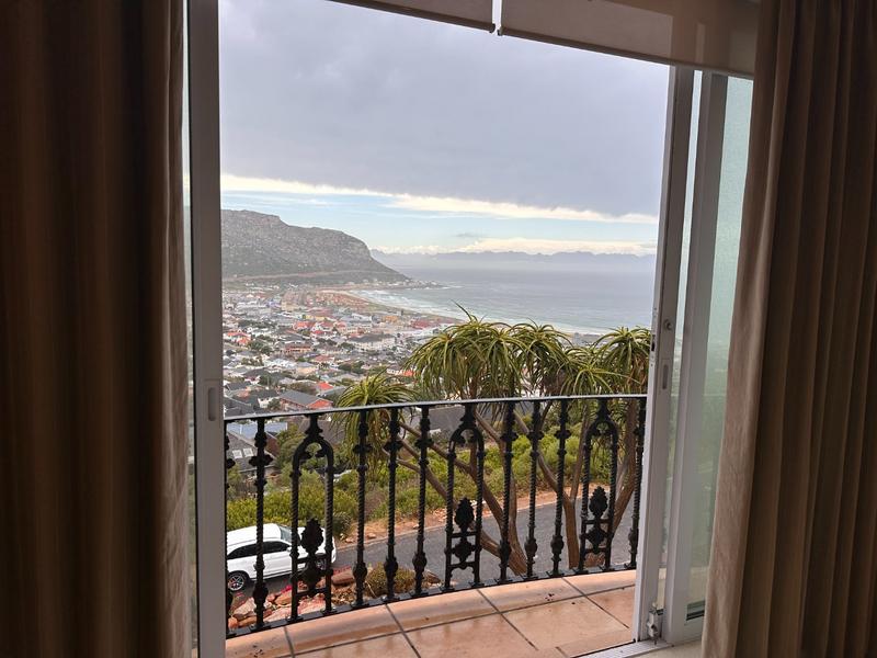 To Let 4 Bedroom Property for Rent in Fish Hoek Western Cape